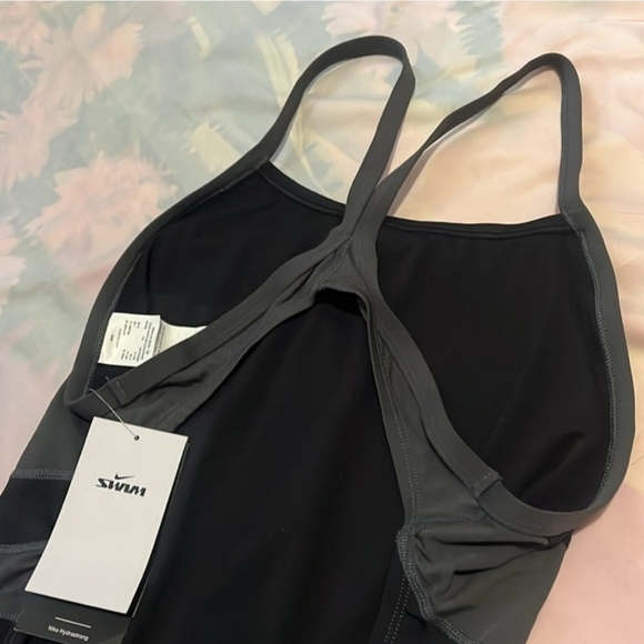 Nike Women's HydraStrong Colorblock Racerback One-Piece Swimsuit - Picture 7 of 7